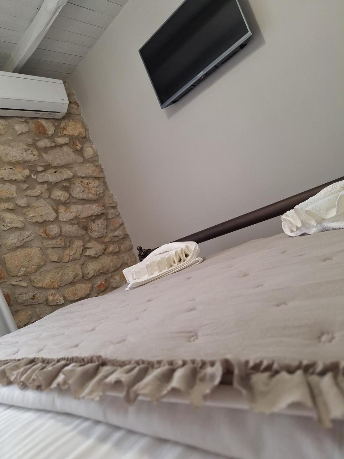 Vivari Stone House Екстериор снимка