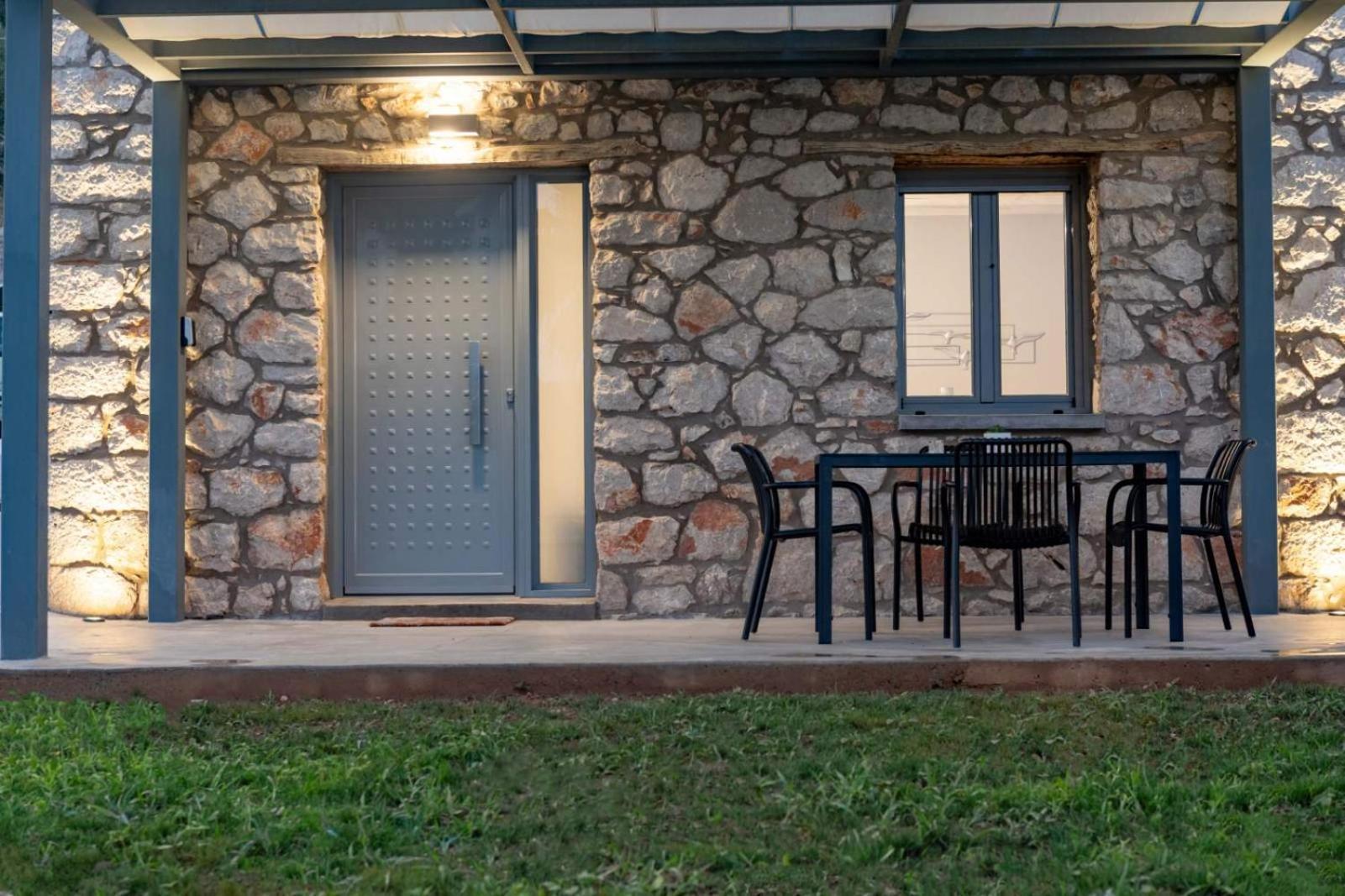 Vivari Stone House Екстериор снимка